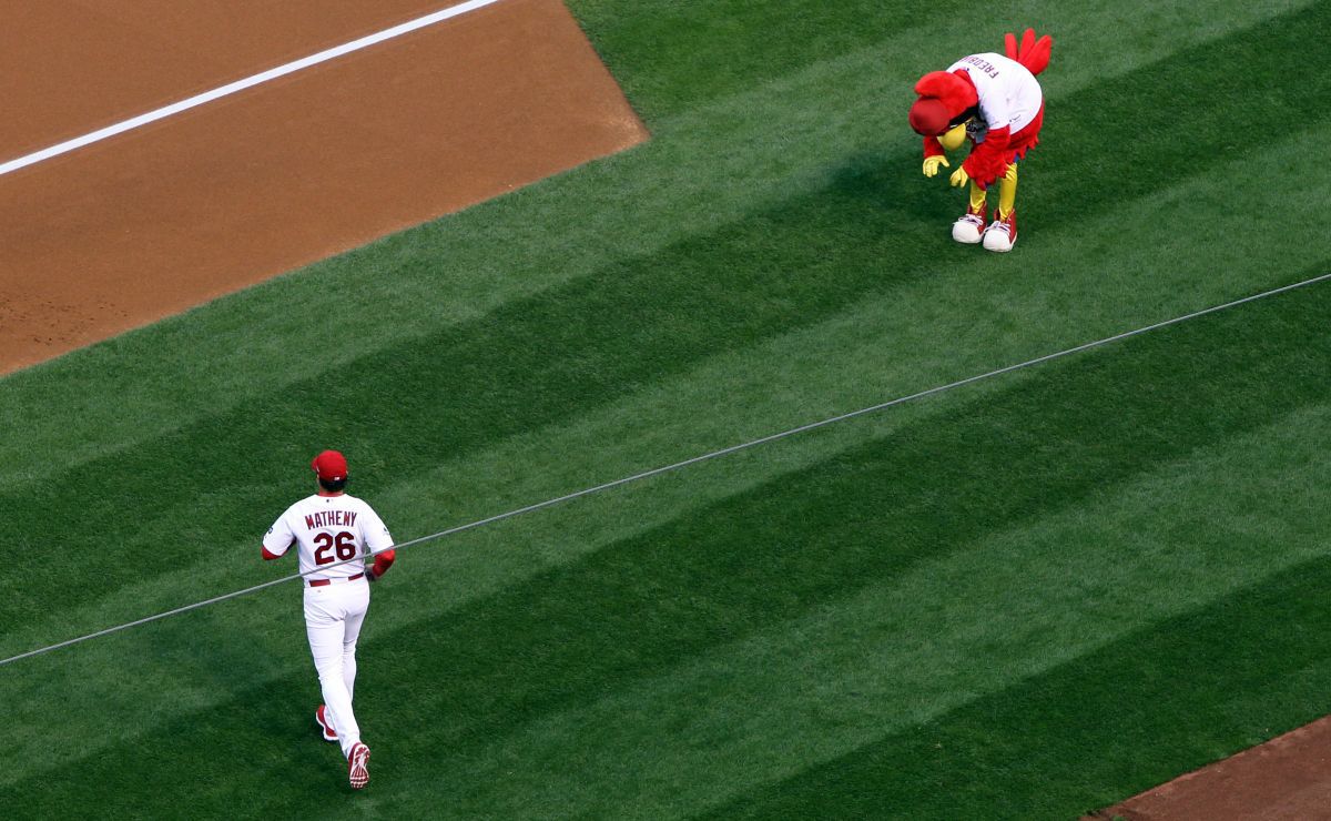 2015: Fredbird bows to the manager during playoff introductions